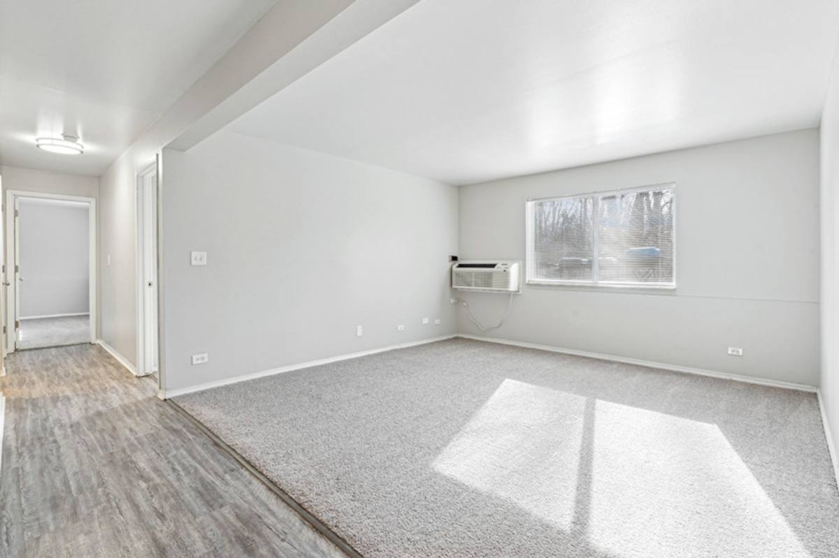 Apartment for rent at 3451 Sheridan Rd, Zion, IL 60099
