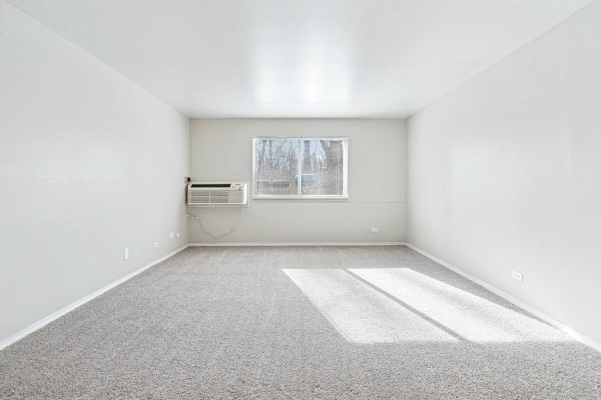 Apartment for rent at 3451 Sheridan Rd, Zion, IL 60099