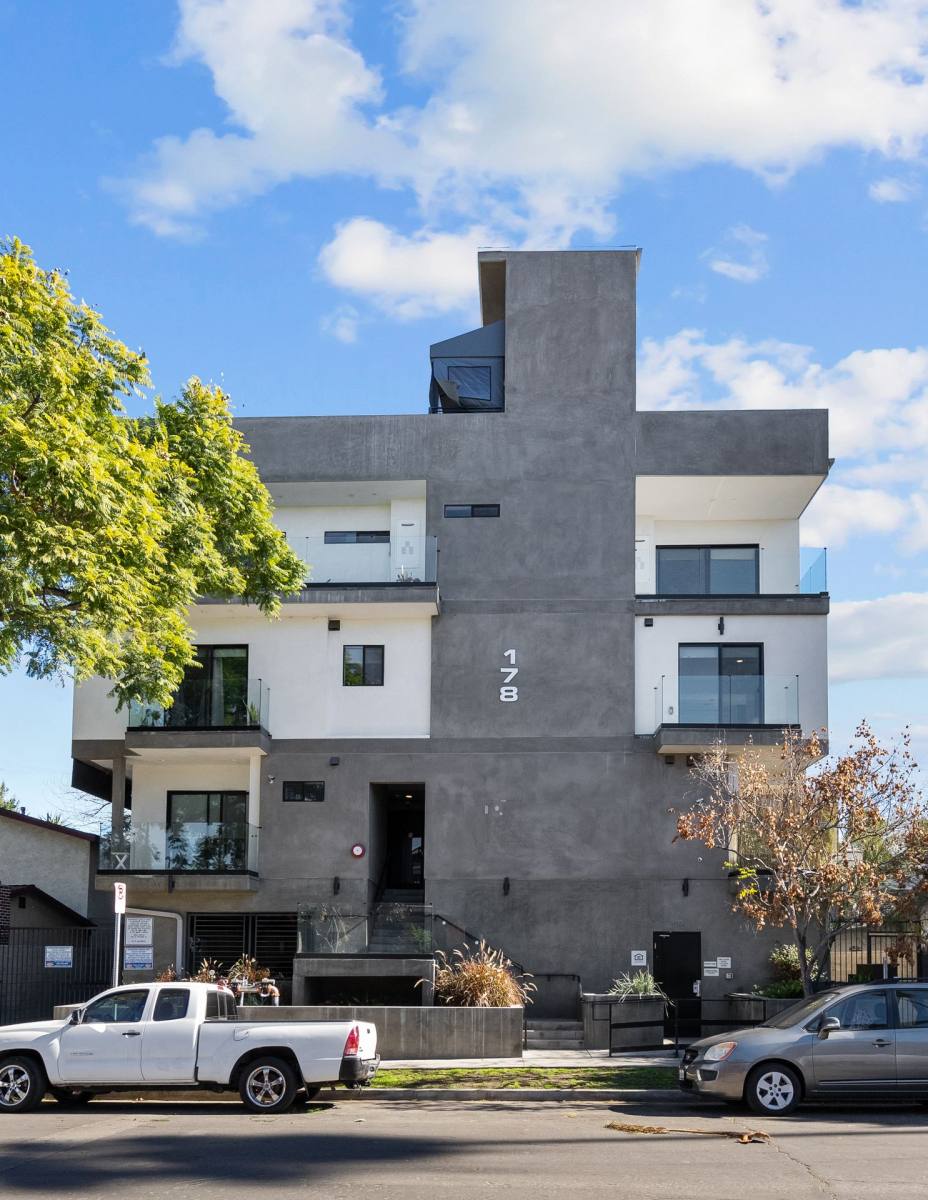 Townhouse for rent at 178 N Alexandria Ave, Los Angeles, CA 90004