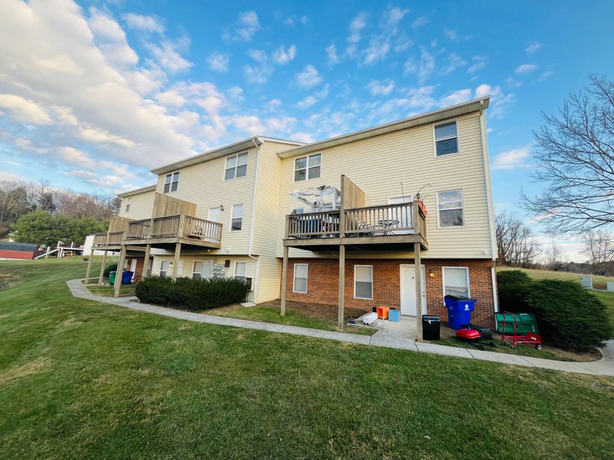 Apartment for rent at 717 Lee St, Blacksburg, VA 24060