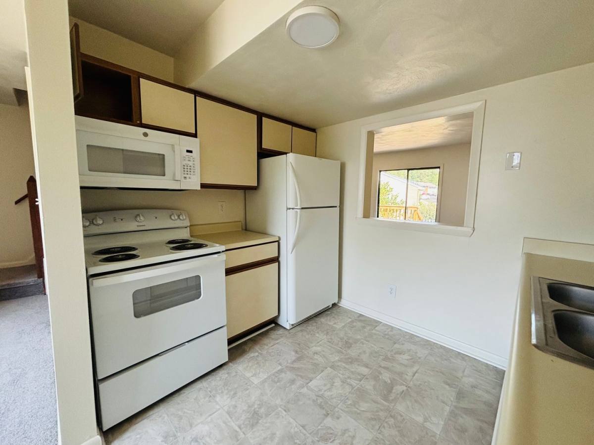 Townhouse for rent at 291 New Kent Rd, Blacksburg, VA 24060