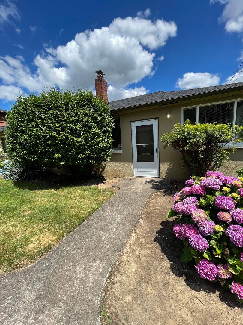 5109 E Burnside St 1-8, Portland, OR 97215 - Apartment For Rent - Image 1