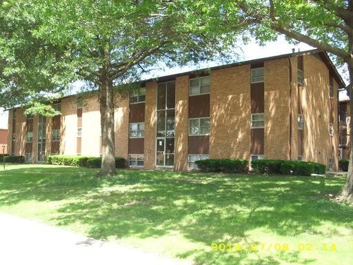 Apartment for rent at 316 Mecherle Dr, Bloomington, IL 61701