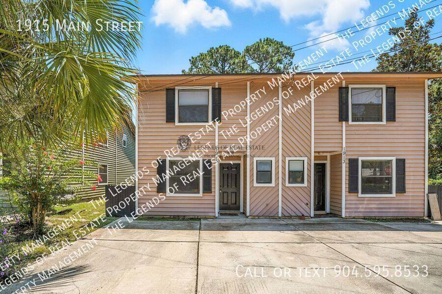 Townhouse for rent at 1915 Main St, Atlantic Beach, FL 32233