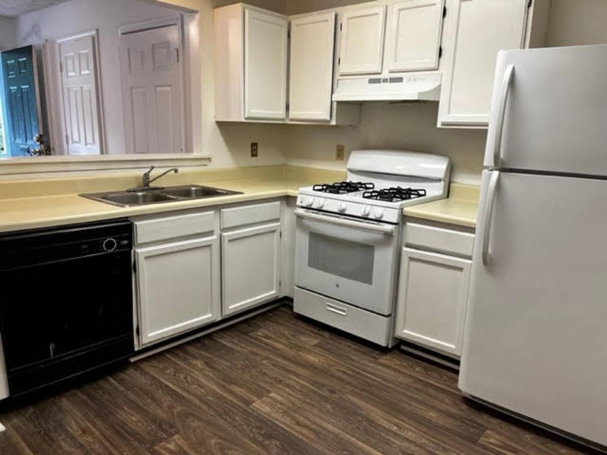 Apartment for rent at 957 Poplar Springs Rd, Riverdale, GA 30274