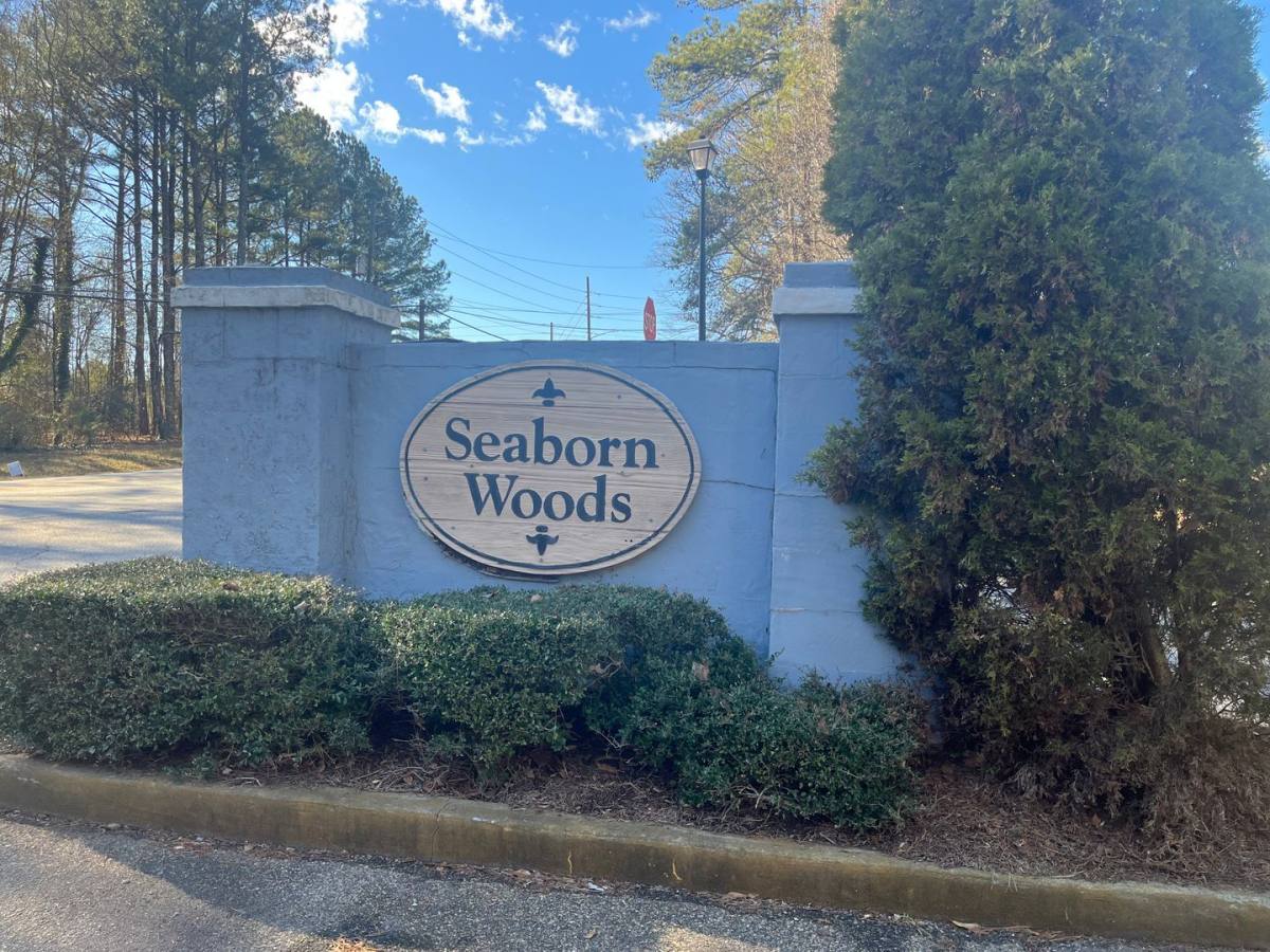 Apartment for rent at 957 Poplar Springs Rd, Riverdale, GA 30274