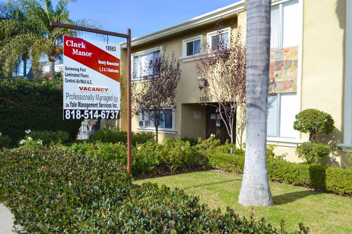 Apartment for rent at 18553-18563 Clark St, Tarzana, CA 91356