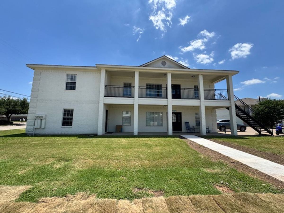 Townhouse for rent at 1500, 1504, 1506 James Ave, Waco, TX 76706