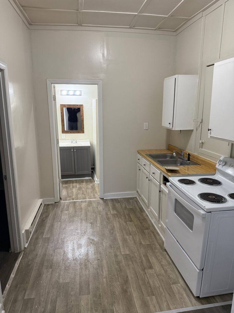 Apartment for rent at 1525 S Walnut St, Muncie, IN 47302