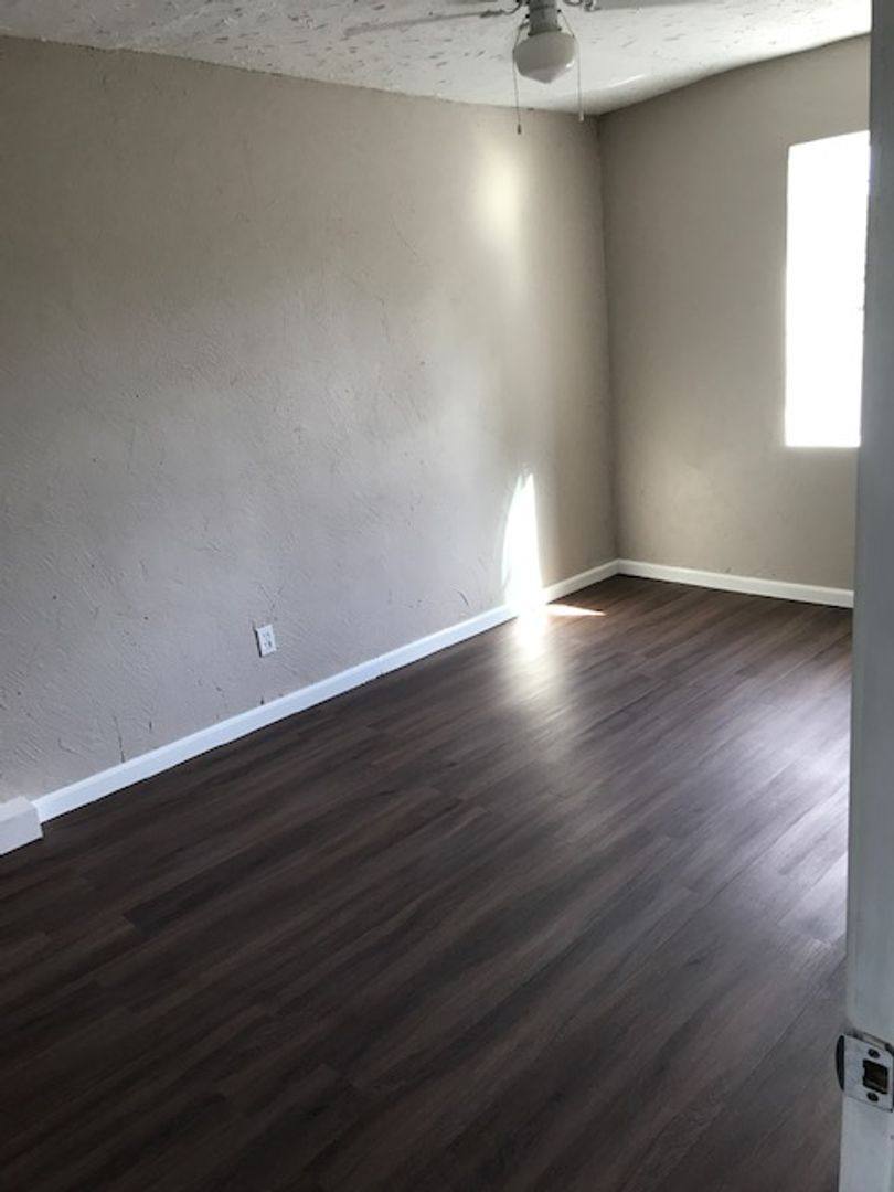 Apartment for rent at 940 E Hattie St, Fort Worth, TX 76104