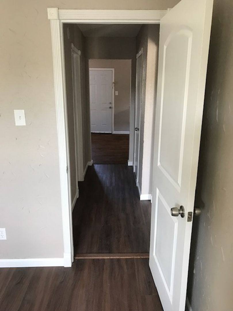 Apartment for rent at 940 E Hattie St, Fort Worth, TX 76104