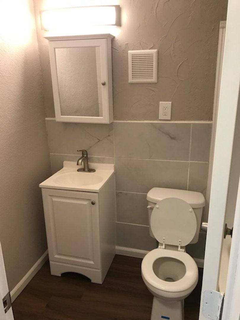 Apartment for rent at 940 E Hattie St, Fort Worth, TX 76104