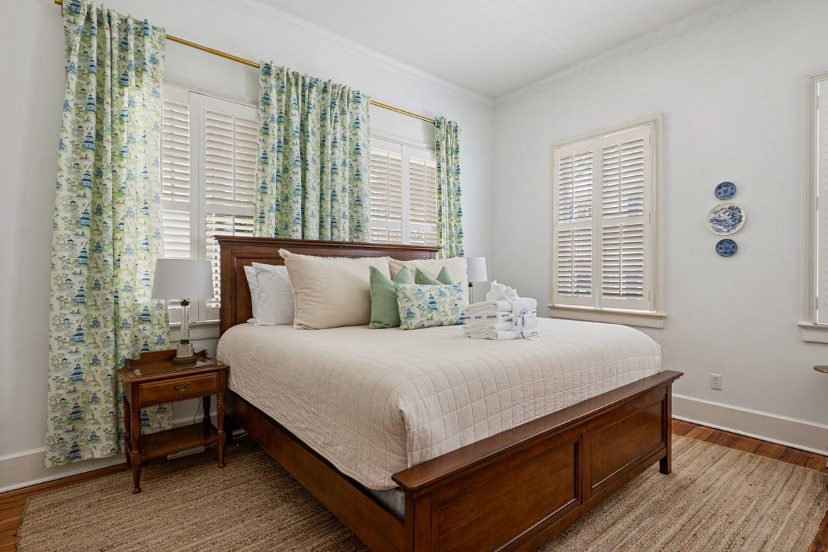 House for rent at 123 Queen St, Charleston, SC 29401