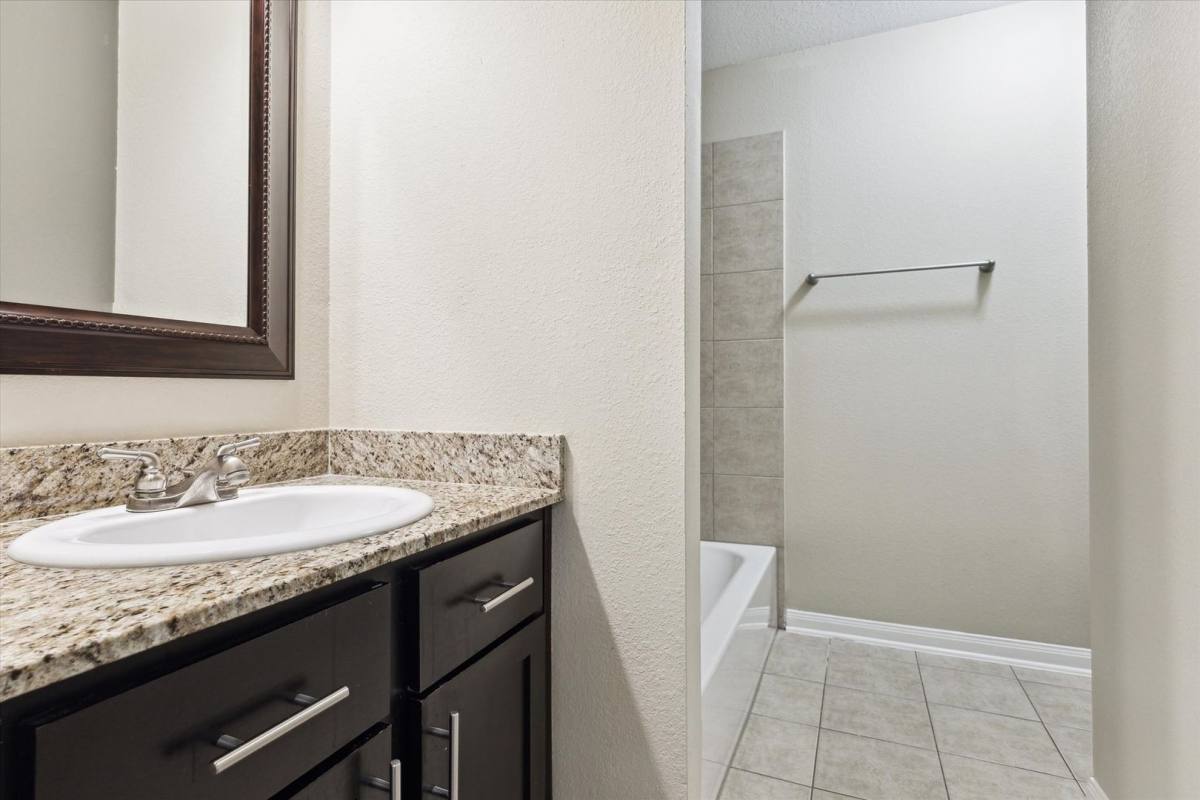 Apartment for rent at 427 W 16th, Houston, TX 77008