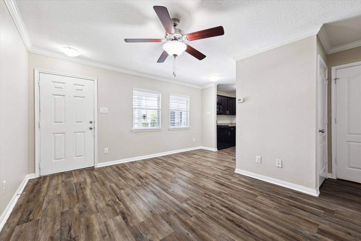 Apartment for rent at 427 W 16th, Houston, TX 77008