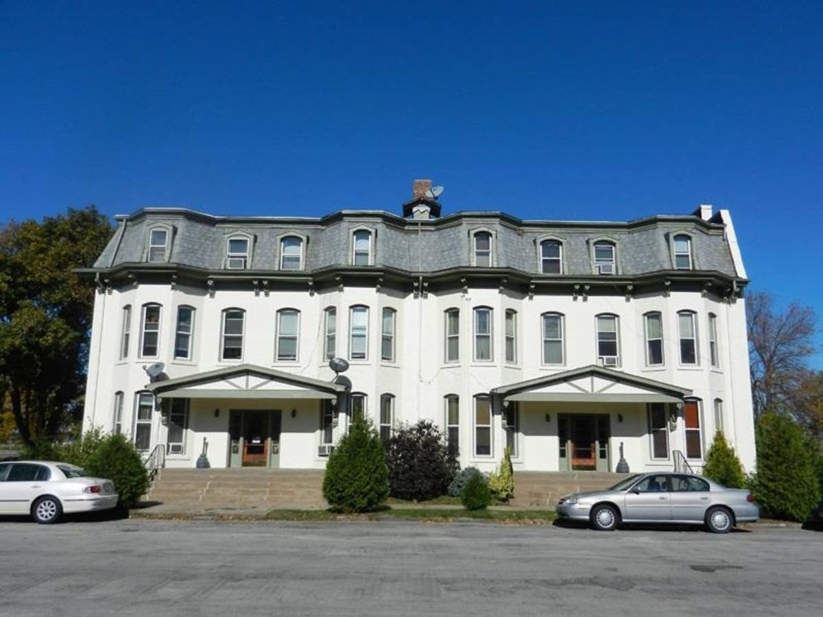 Apartment for rent at 1301-1305 2nd Ave, Rock Island, IL 61201