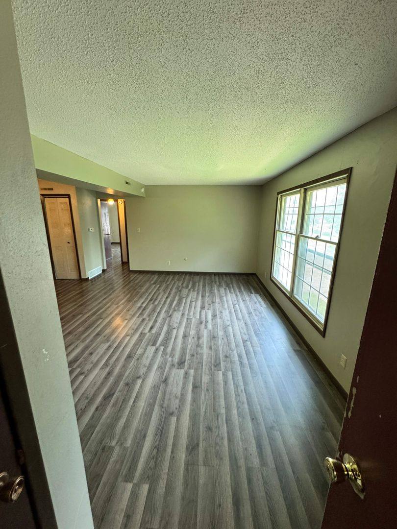 Apartment for rent at 101 4th Ave, Grinnell, IA 50112