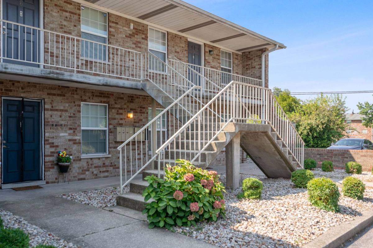Apartment for rent at 3520 Park Row Dr, Louisville, KY 40216