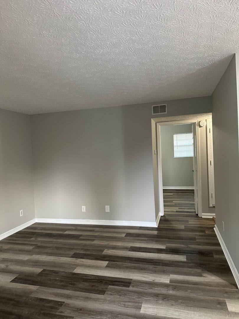 Apartment for rent at 3520 Park Row Dr, Louisville, KY 40216