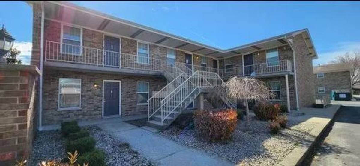 Apartment for rent at 3520 Park Row Dr, Louisville, KY 40216