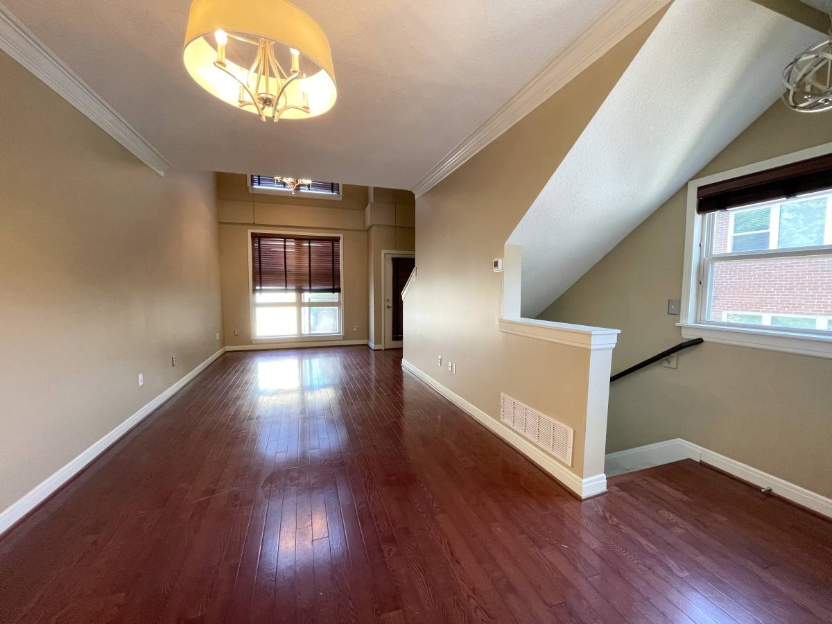 Townhouse for rent at 4541 Madison Ave, Kansas City, MO 64111