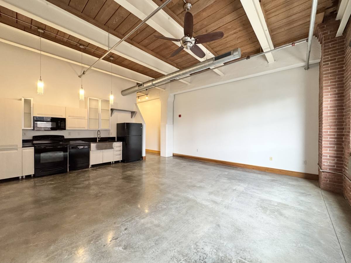 Apartment for rent at 380 W 22nd St #303, Kansas City, MO 64108