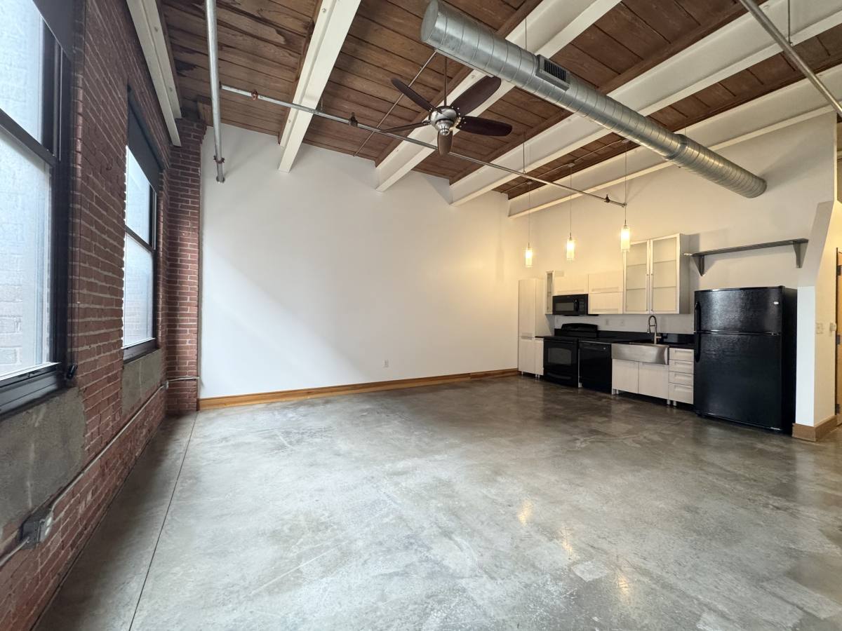 Apartment for rent at 380 W 22nd St #303, Kansas City, MO 64108
