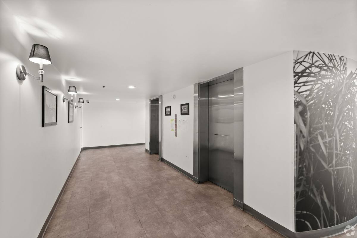 Apartment for rent at 6619 Leland Way, Los Angeles, CA 90028
