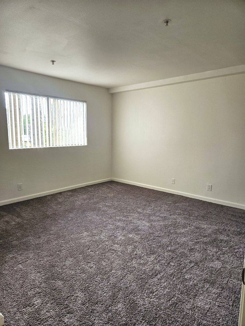 Apartment for rent at 6619 Leland Way, Los Angeles, CA 90028