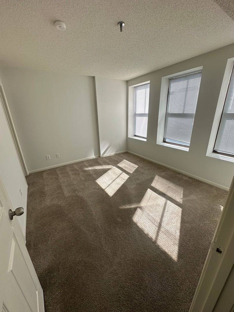 235 Ward Parkway, Kansas City, MO 64112 - Apartment For Rent - Image 10