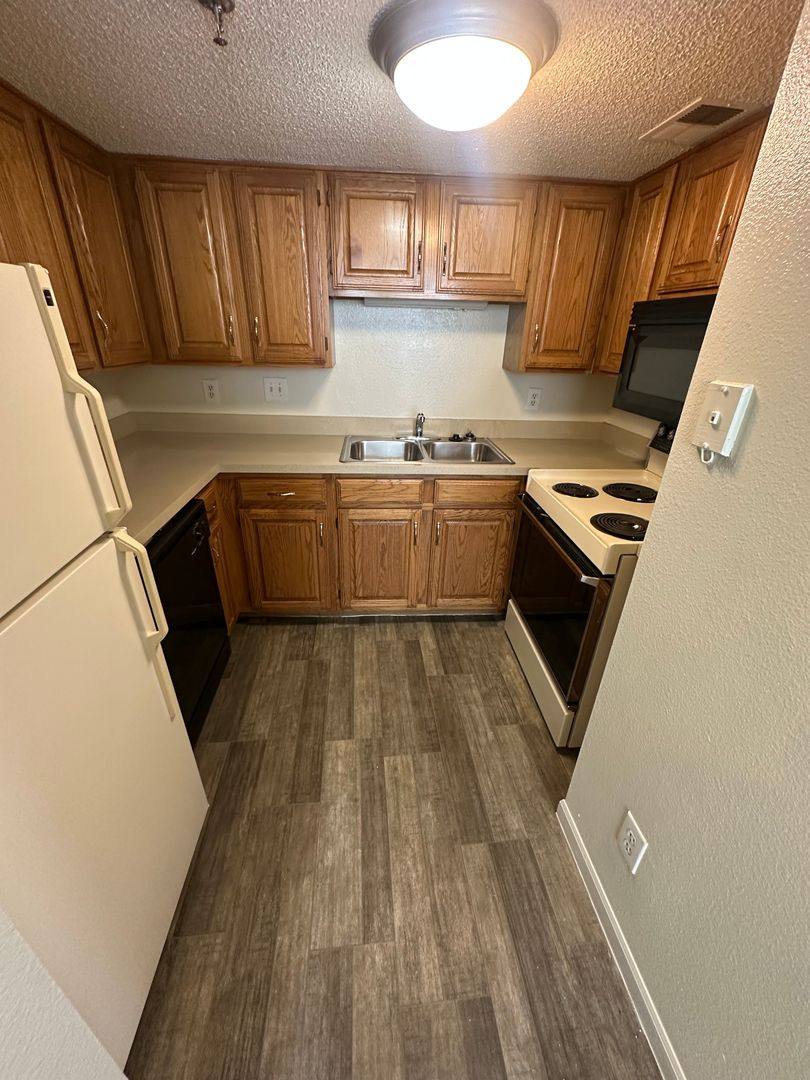 235 Ward Parkway, Kansas City, MO 64112 - Apartment For Rent - Image 4