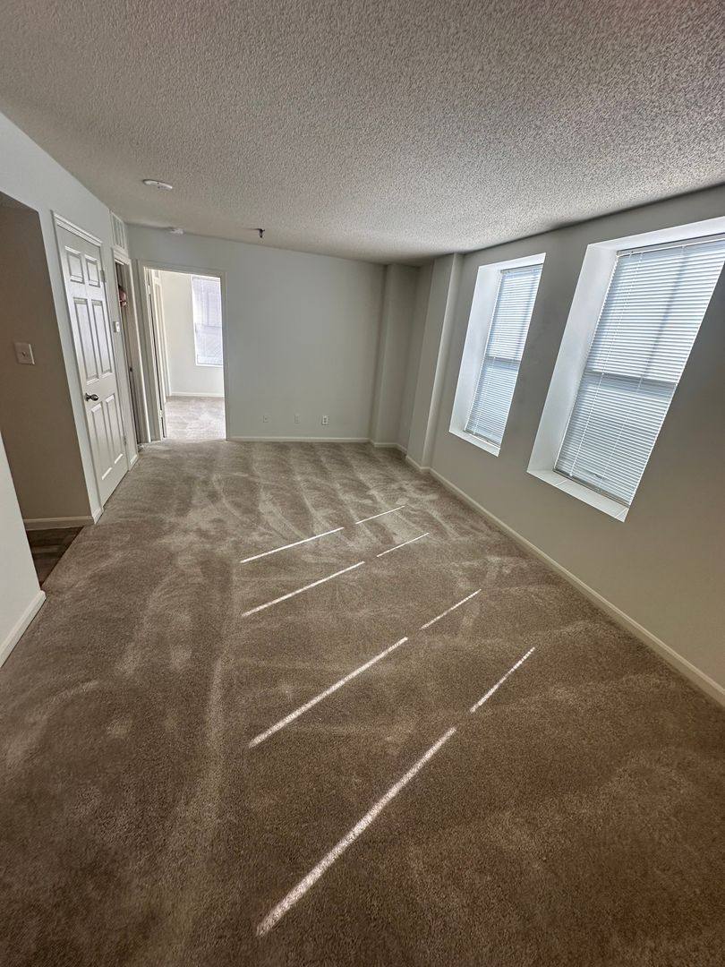 235 Ward Parkway, Kansas City, MO 64112 - Apartment For Rent - Image 2