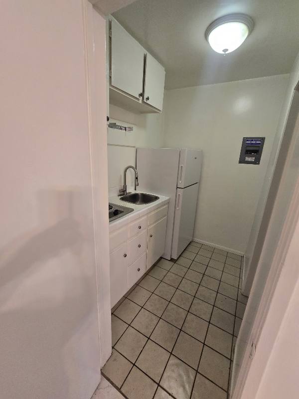 Apartment for rent at 701 S Oxford Ave, Los Angeles, CA 90005