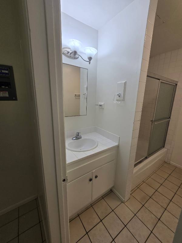 Apartment for rent at 701 S Oxford Ave, Los Angeles, CA 90005