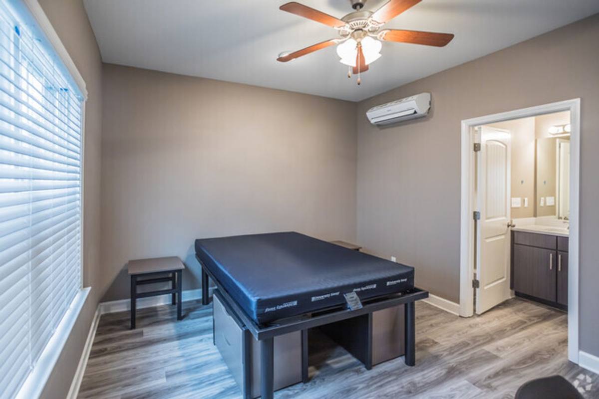 Apartment for rent at 3885 Spottswood Ave, Memphis, TN 38111