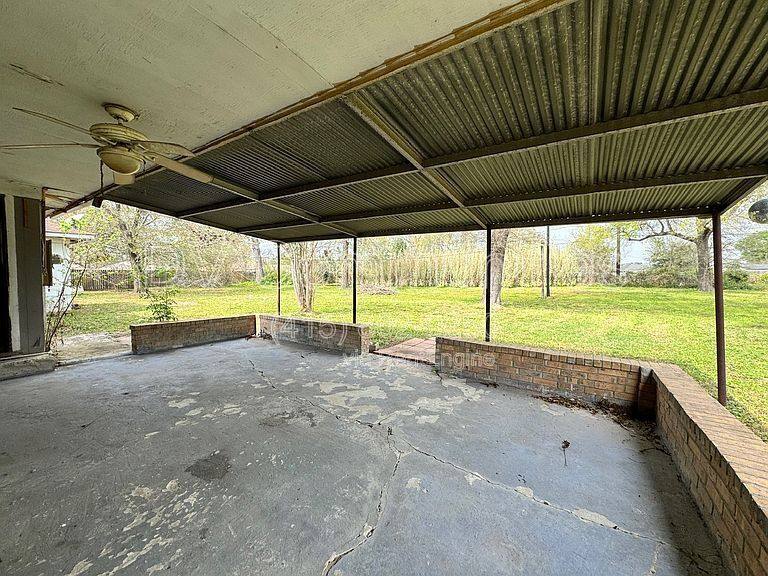 House for rent at 817 Westmont Dr, Houston, TX 77015