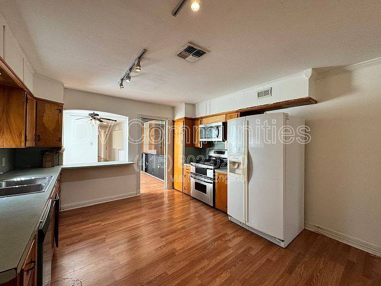 House for rent at 817 Westmont Dr, Houston, TX 77015