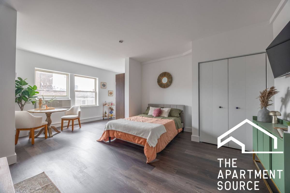 Apartment for rent at 1555 W Hollywood Ave #213, Chicago, IL 60660