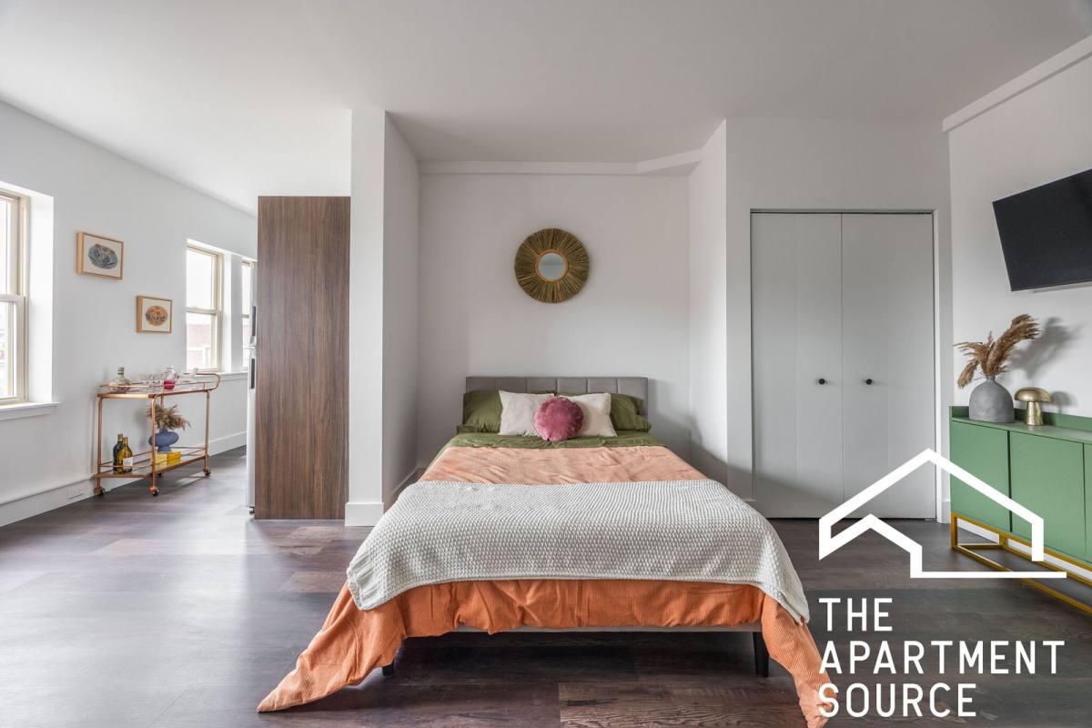 Apartment for rent at 1555 W Hollywood Ave #213, Chicago, IL 60660