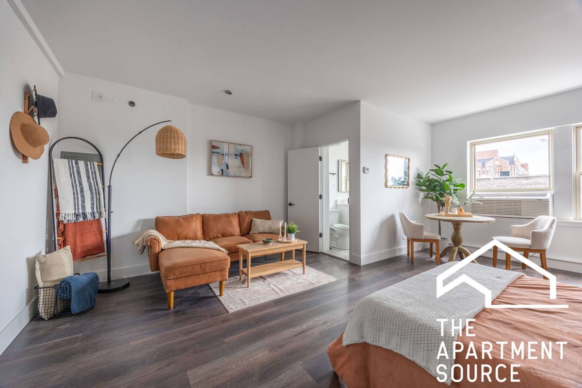 Apartment for rent at 1555 W Hollywood Ave #213, Chicago, IL 60660
