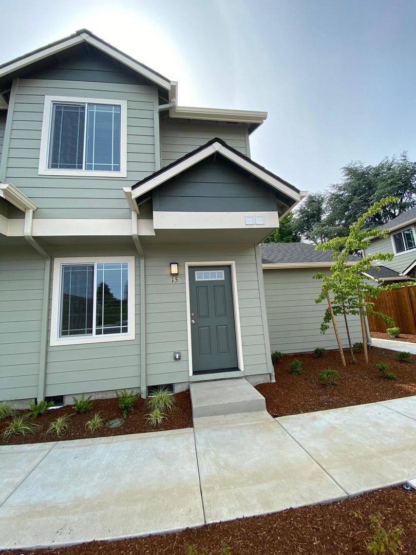 Townhouse for rent at 26 Owosso Dr, Eugene, OR 97404
