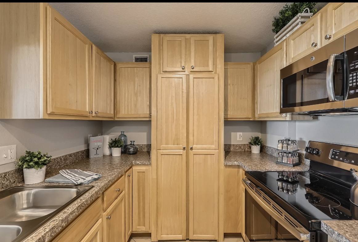 Apartment for rent at 1883 Shore Dr S, Saint Petersburg, FL 33707