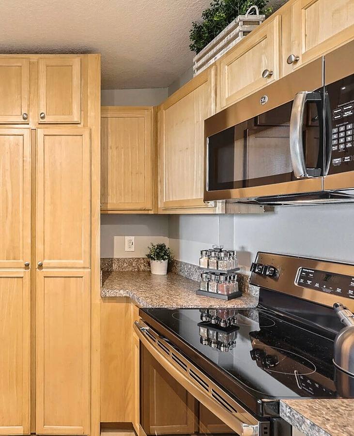 Apartment for rent at 1883 Shore Dr S, Saint Petersburg, FL 33707