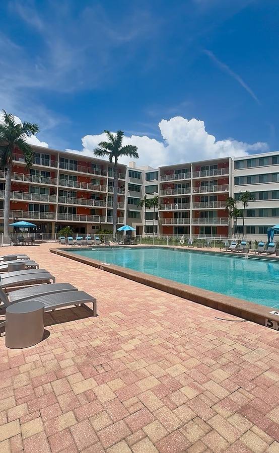 Apartment for rent at 1883 Shore Dr S, Saint Petersburg, FL 33707