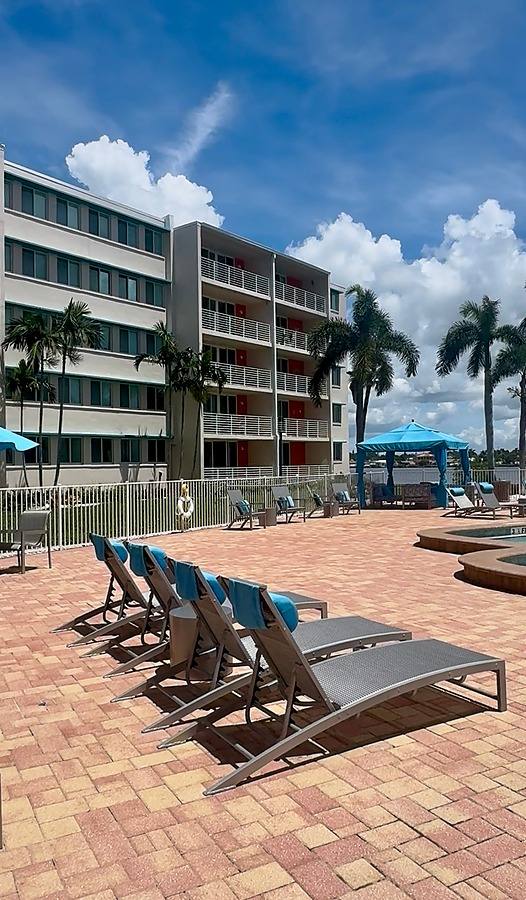 Apartment for rent at 1883 Shore Dr S, Saint Petersburg, FL 33707