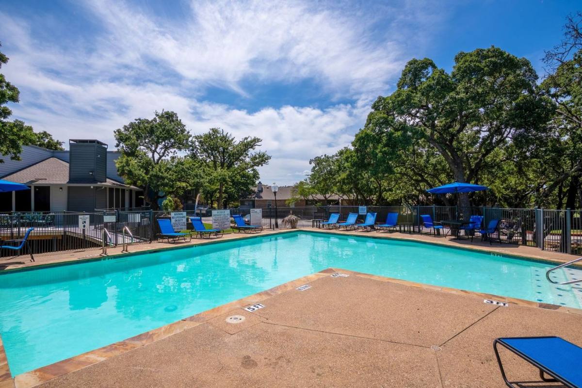 Apartment for rent at 2300 Misty Ridge Circle, Arlington, TX 76011