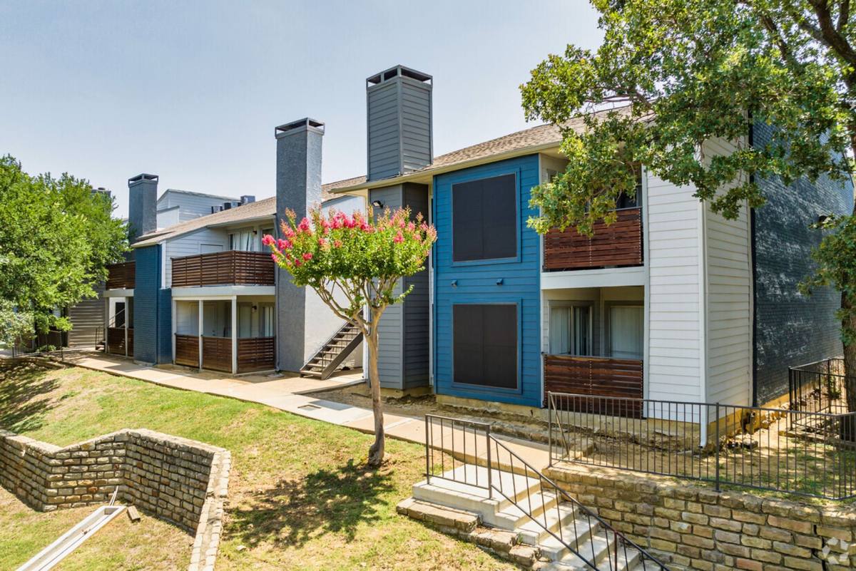 Apartment for rent at 2300 Misty Ridge Circle, Arlington, TX 76011