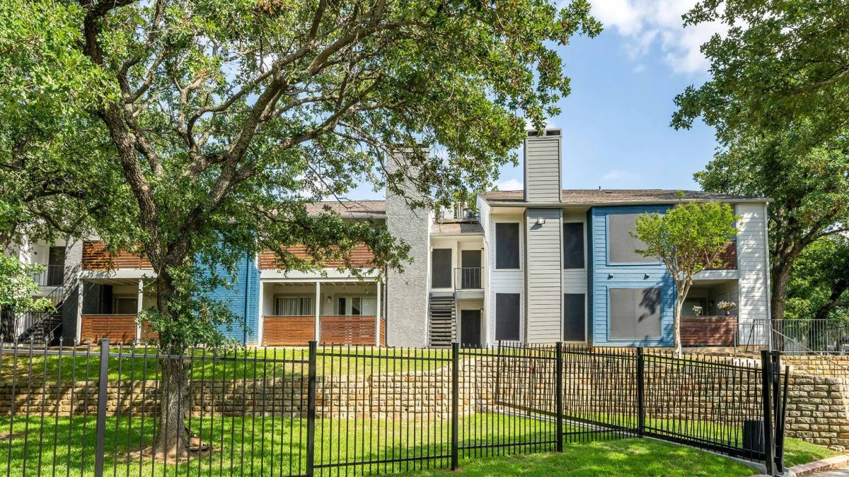 Apartment for rent at 2300 Misty Ridge Circle, Arlington, TX 76011