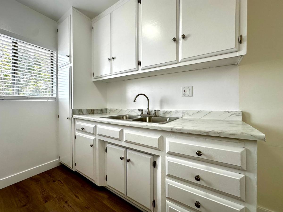 Apartment for rent at 1915 W 22nd St, Los Angeles, CA 90018