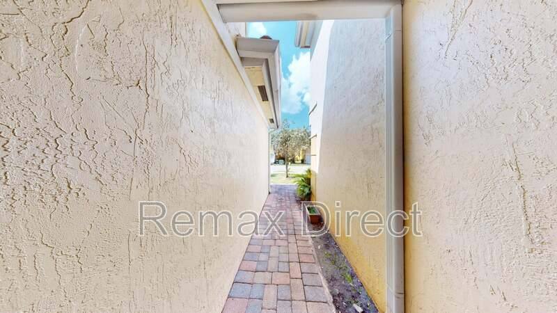 Townhouse for rent at 831 Pipers Cay Dr, West Palm Beach, FL 33415